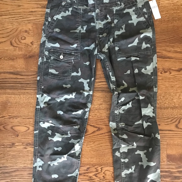 NWT Anthropologie camo pants, size 28. - Picture 4 of 8